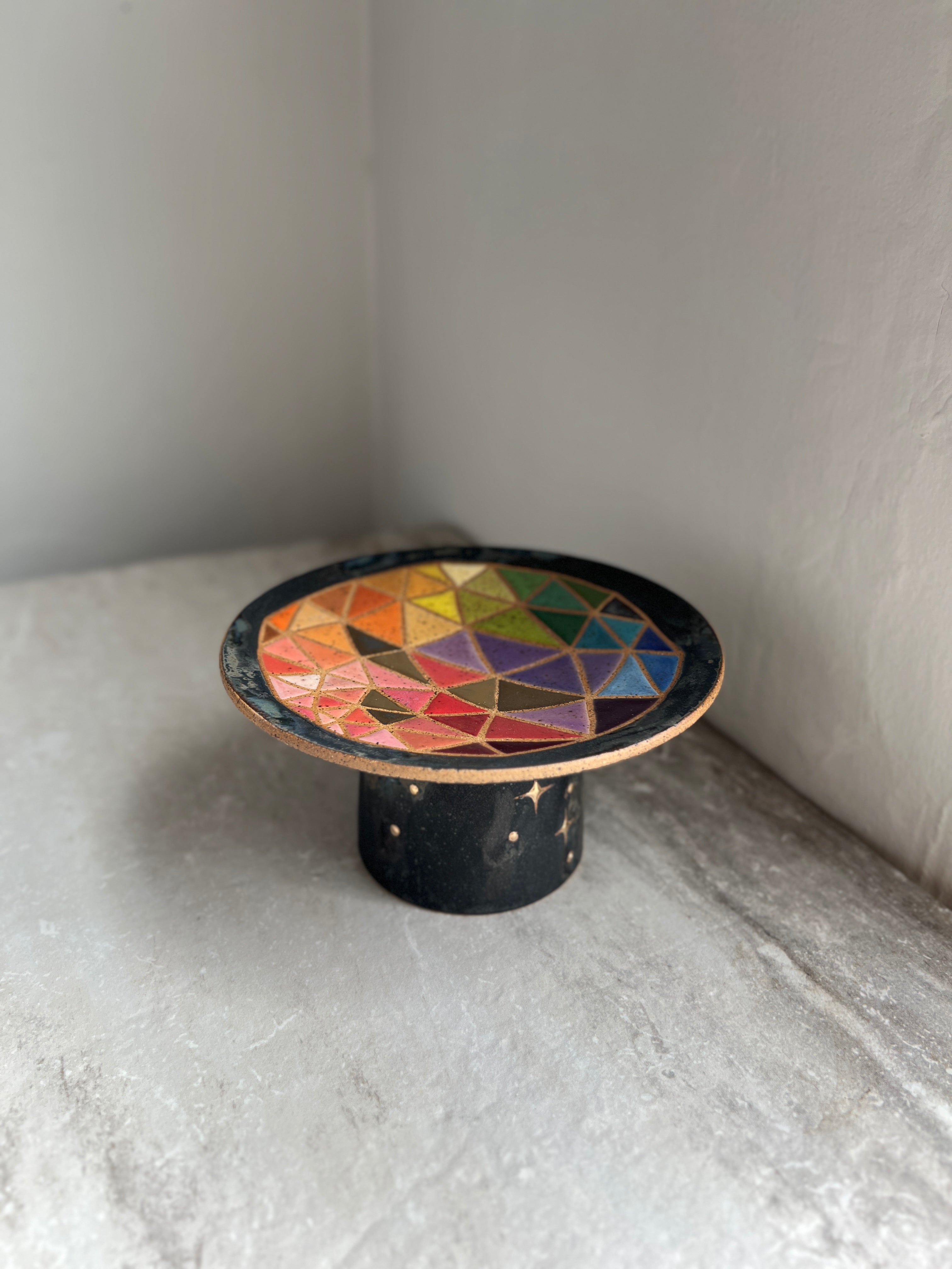 Pedestal offering dish