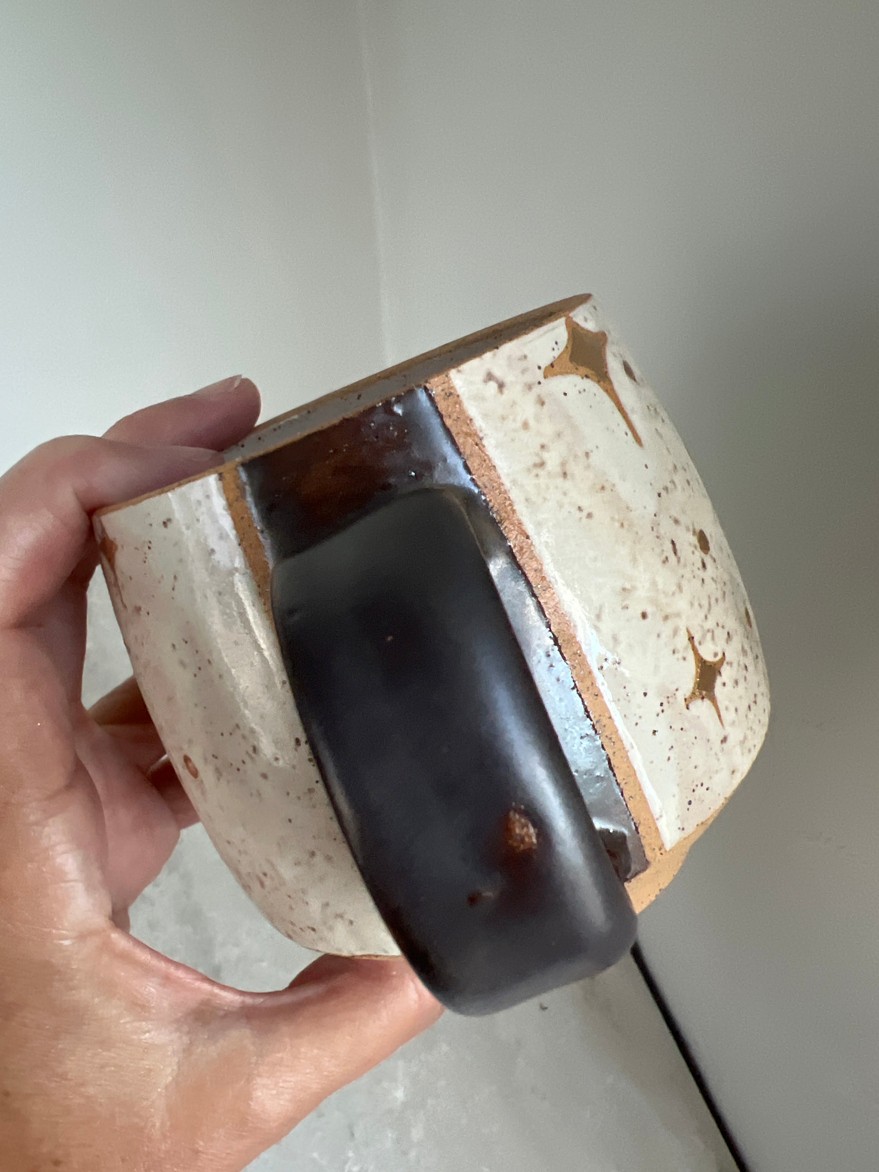 M12 mug (glaze flaw)